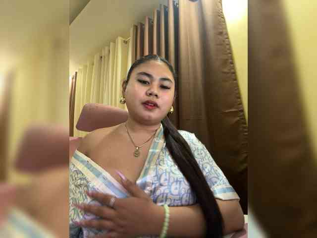 Urasianladyfox2xx webcam