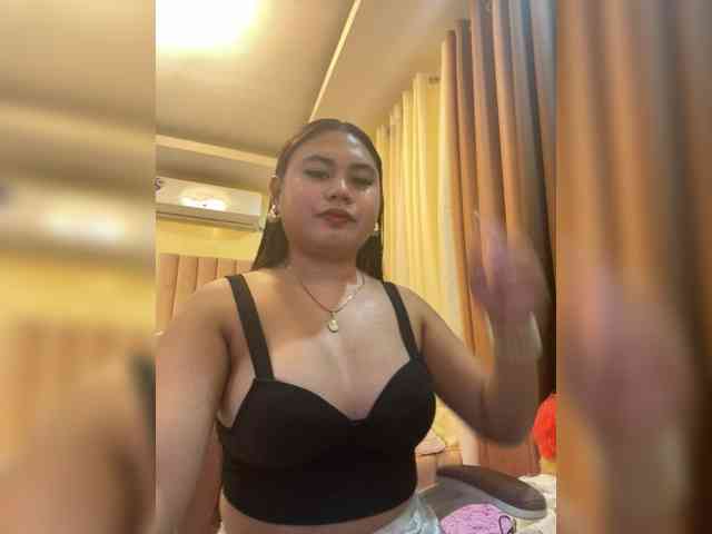 Urasianladyfox2xx webcam