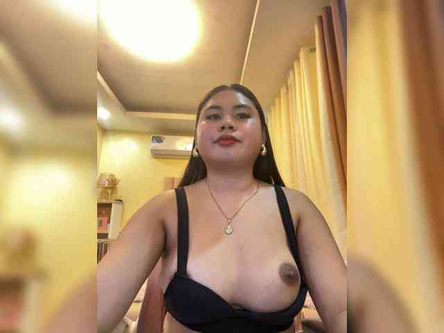 Urasianladyfox2xx webcam