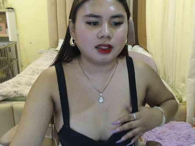 Urasianladyfox2xx webcam