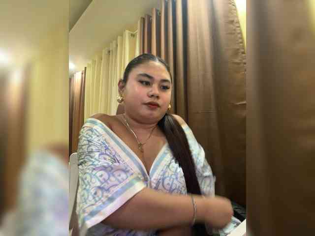 Urasianladyfox2xx webcam