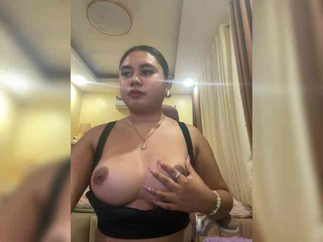 Urasianladyfox2xx webcam