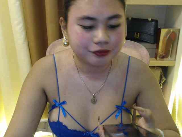 Urasianladyfox2x... Live Webcam on BongaCams