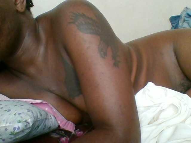 Lolah3's BongaCams show and profile