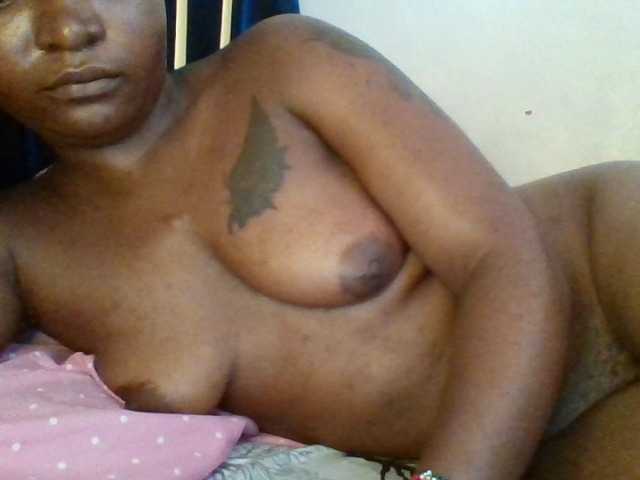 Lolah3's BongaCams show and profile