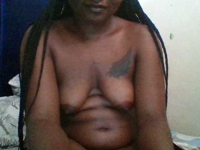 Lolah3's BongaCams show and profile