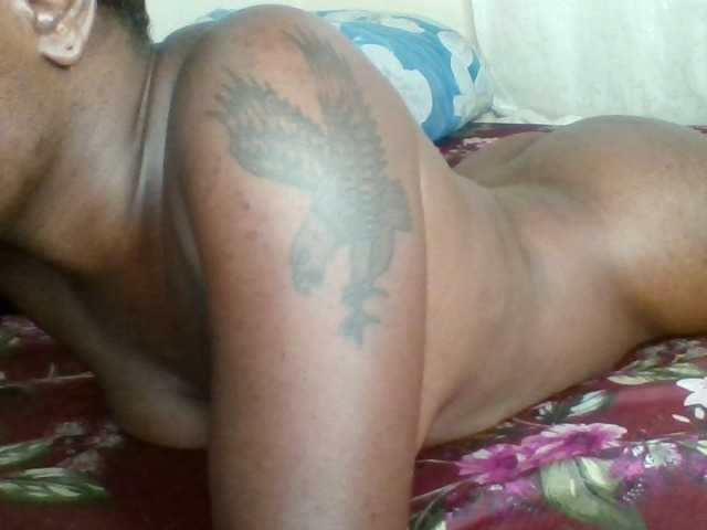 Lolah3's BongaCams show and profile