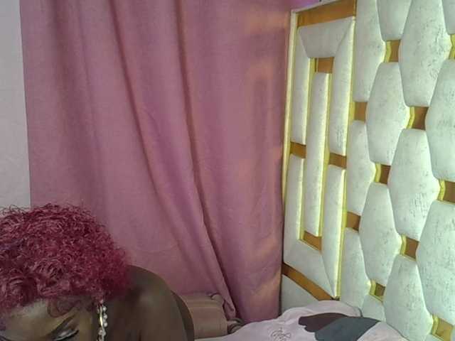 Petitelunar's BongaCams show and profile