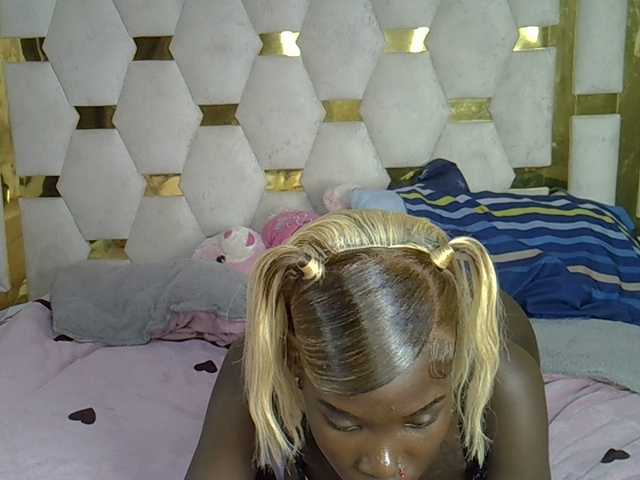 Petitelunar – webcam model profile photo