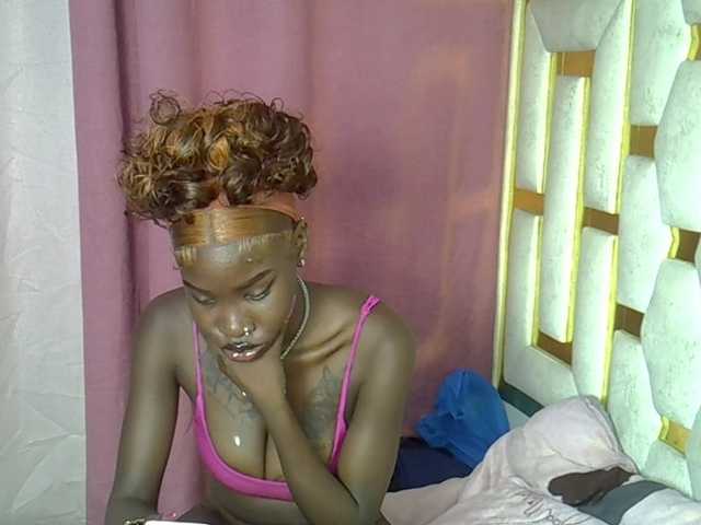 Petitelunar's BongaCams show and profile