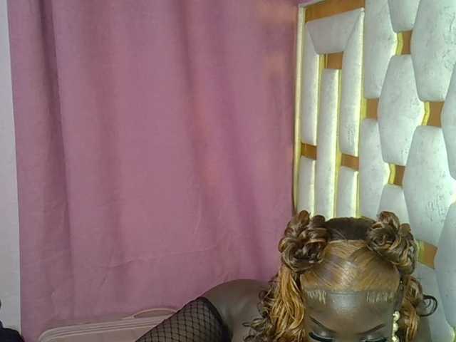 Petitelunar's BongaCams show and profile