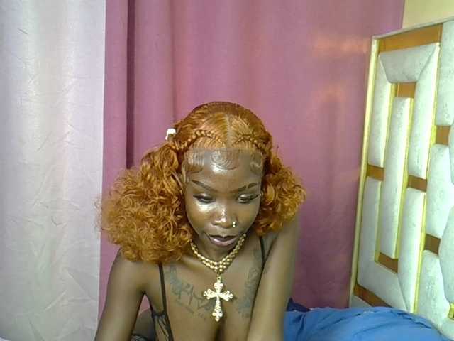 Petitelunar's BongaCams show and profile