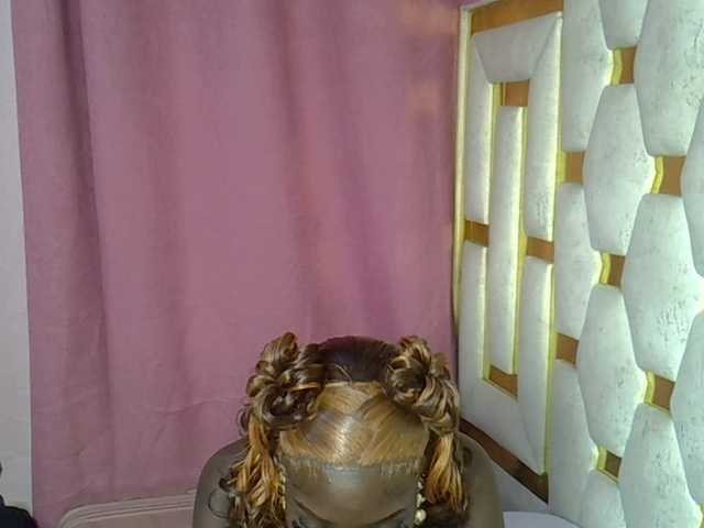 Petitelunar's BongaCams show and profile