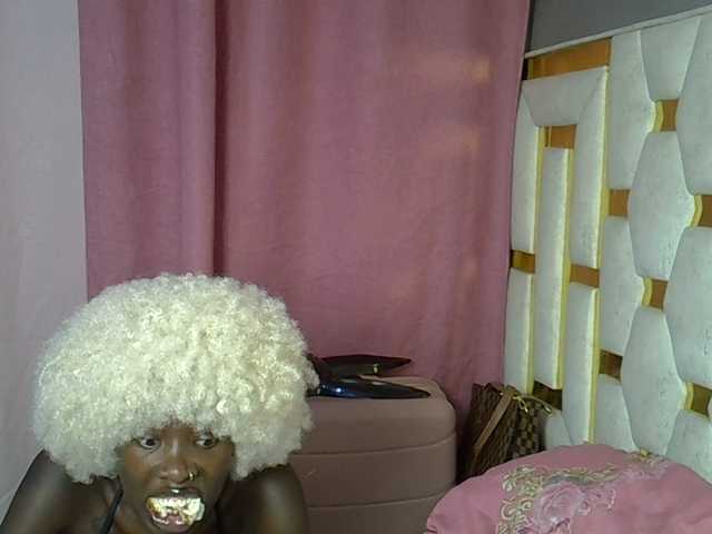 Petitelunar – webcam model profile photo