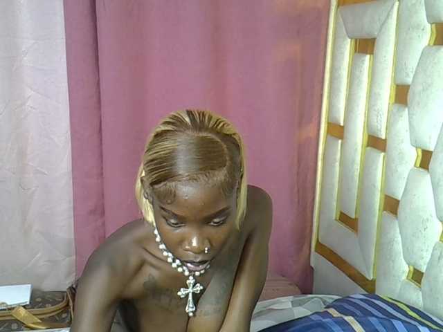 Petitelunar's BongaCams show and profile