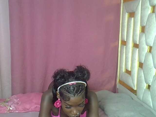 Petitelunar's BongaCams show and profile