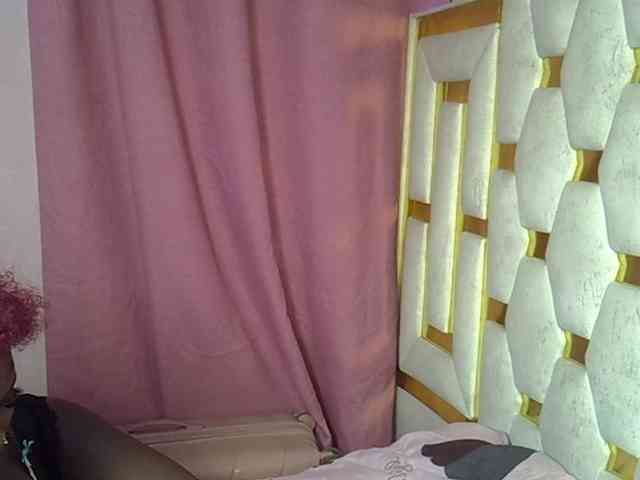 Petitelunar Live Webcam on BongaCams