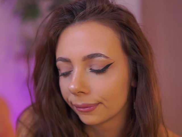 AishaBee's BongaCams show and profile