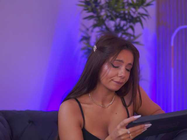 AishaBee's BongaCams show and profile