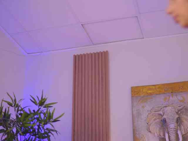 AishaBee Live Webcam on BongaCams