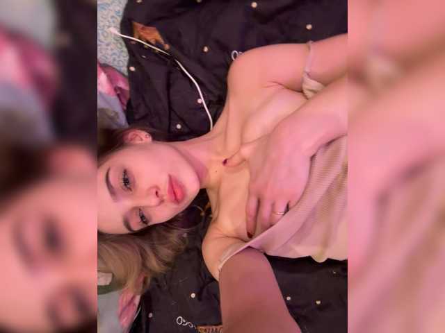 Masturbate to 25 years old BregAf1 from BongaCams BregAf1 from BongaCams