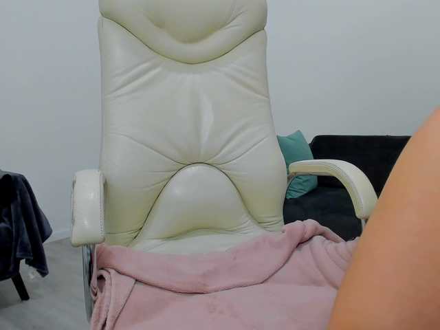 AryaAnna's BongaCams show and profile