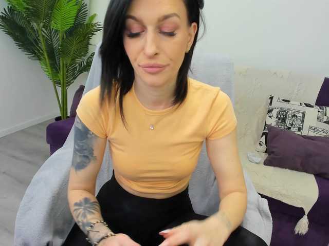 AryaAnna's BongaCams show and profile