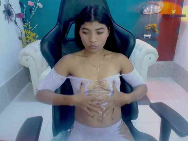 Miagreys1 Live Webcam on BongaCams