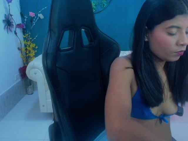 Miagreys1 Live Webcam on BongaCams