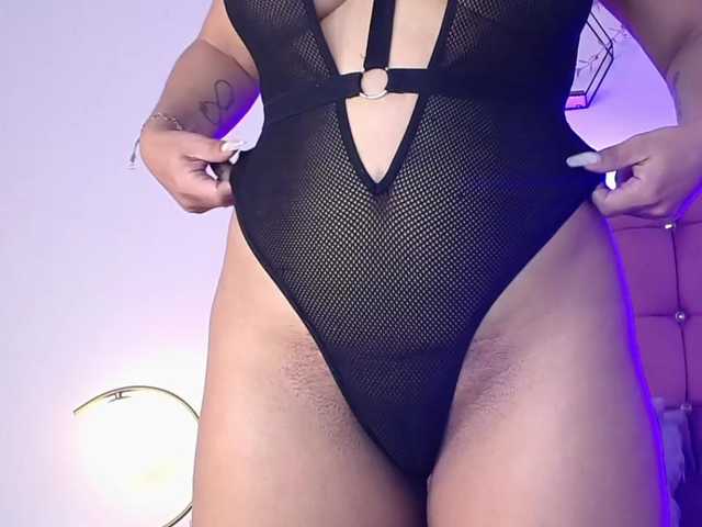 Noami-brown1's BongaCams show and profile