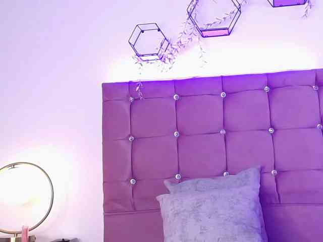 Noami-brown1 Live Webcam on BongaCams