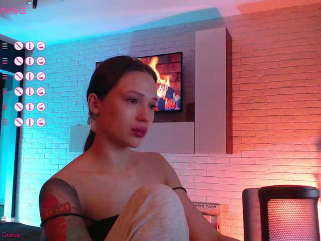 Jade-Lumin's BongaCams show and profile