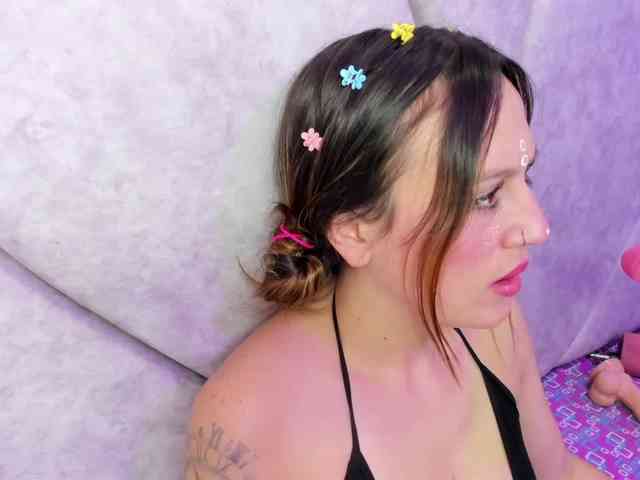 JuliethaWhitee webcam