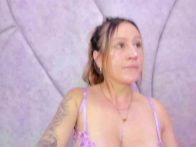 JuliethaWhitee webcam