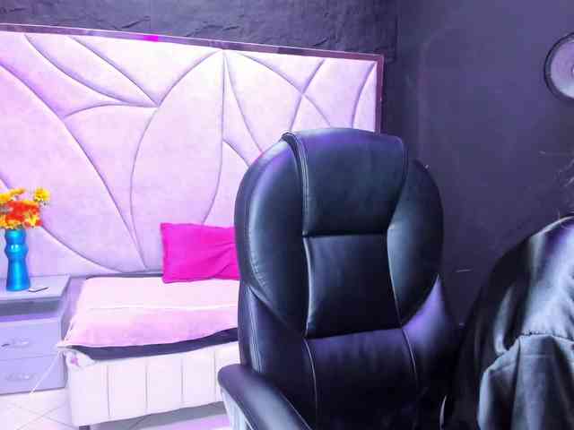 JuliethaWhitee webcam