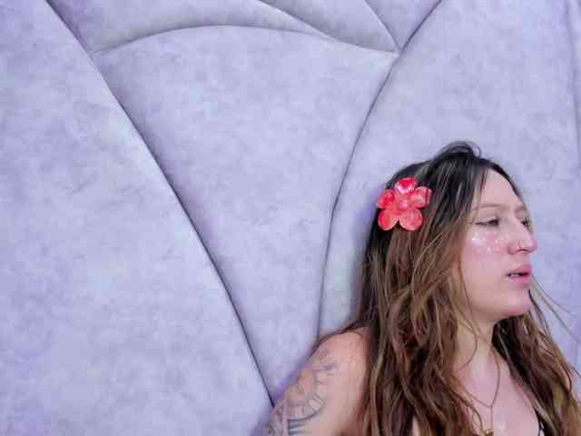 JuliethaWhitee webcam