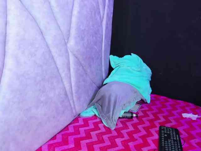 JuliethaWhitee webcam