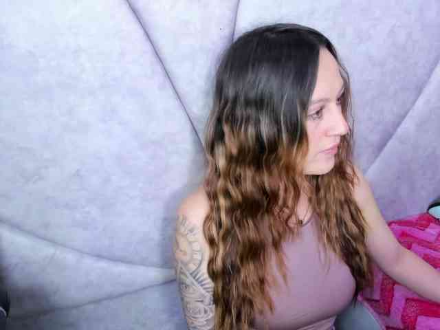 JuliethaWhitee webcam