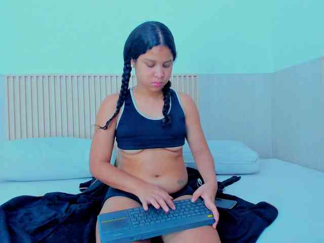 AlenaBrown webcam