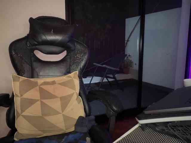 DenBlue Live Webcam on BongaCams