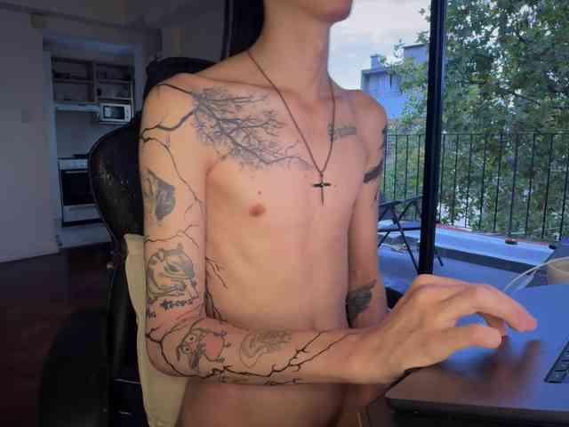 DenBlue Live Webcam on BongaCams