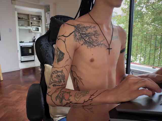 DenBlue Live Webcam on BongaCams