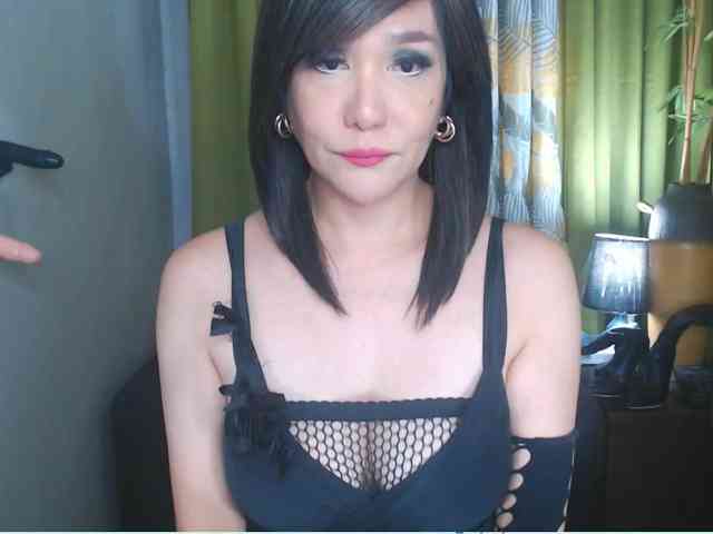 Hazelannenativid... Live Webcam on BongaCams