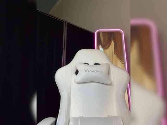 Nikapussymagic webcam