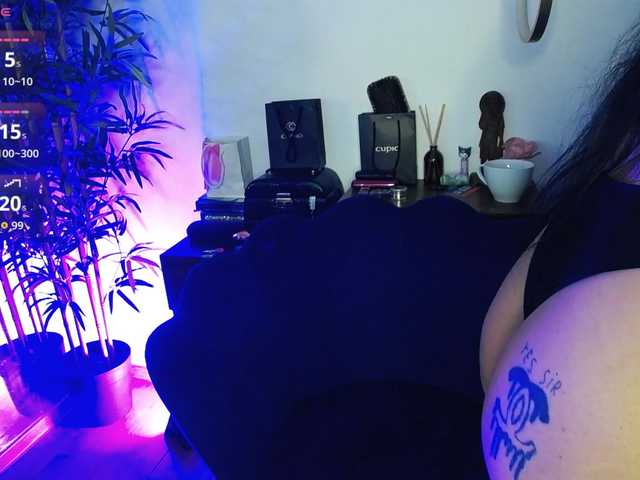 CreamyInk's BongaCams show and profile