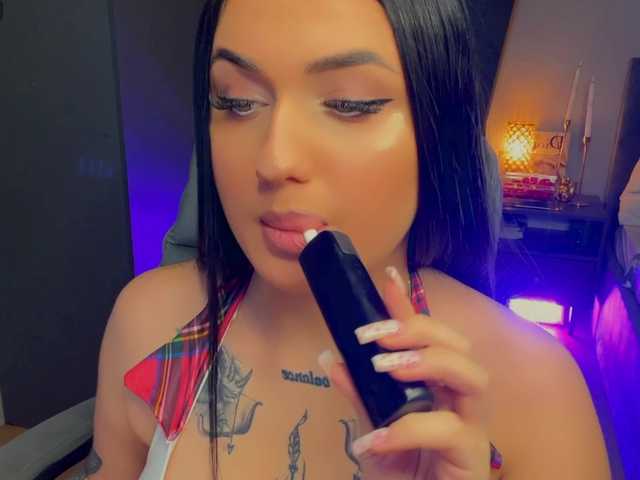 fatalefemme's BongaCams show and profile