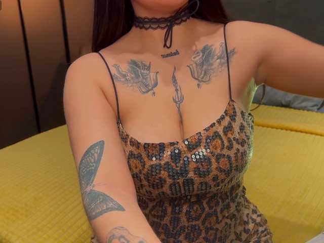 fatalefemme's BongaCams show and profile