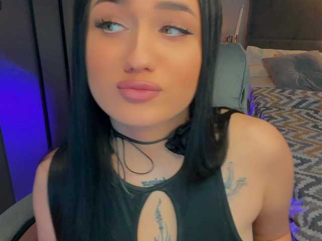 fatalefemme's BongaCams show and profile