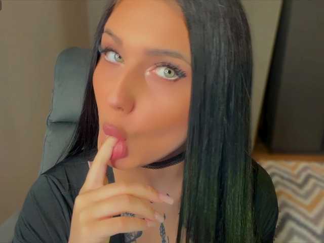 fatalefemme's BongaCams show and profile