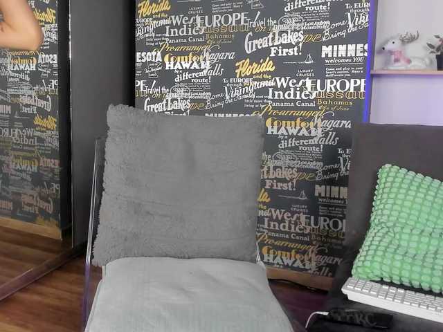 DemmiLove's BongaCams show and profile